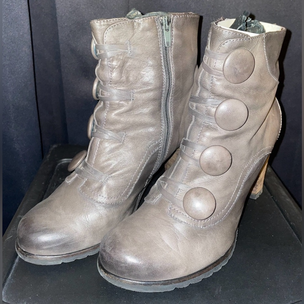 Miz Mooz Barcelona Ninette Ankle Boot Grey Leather Stacked Heel Size 8.5 - Picture 2 of 8